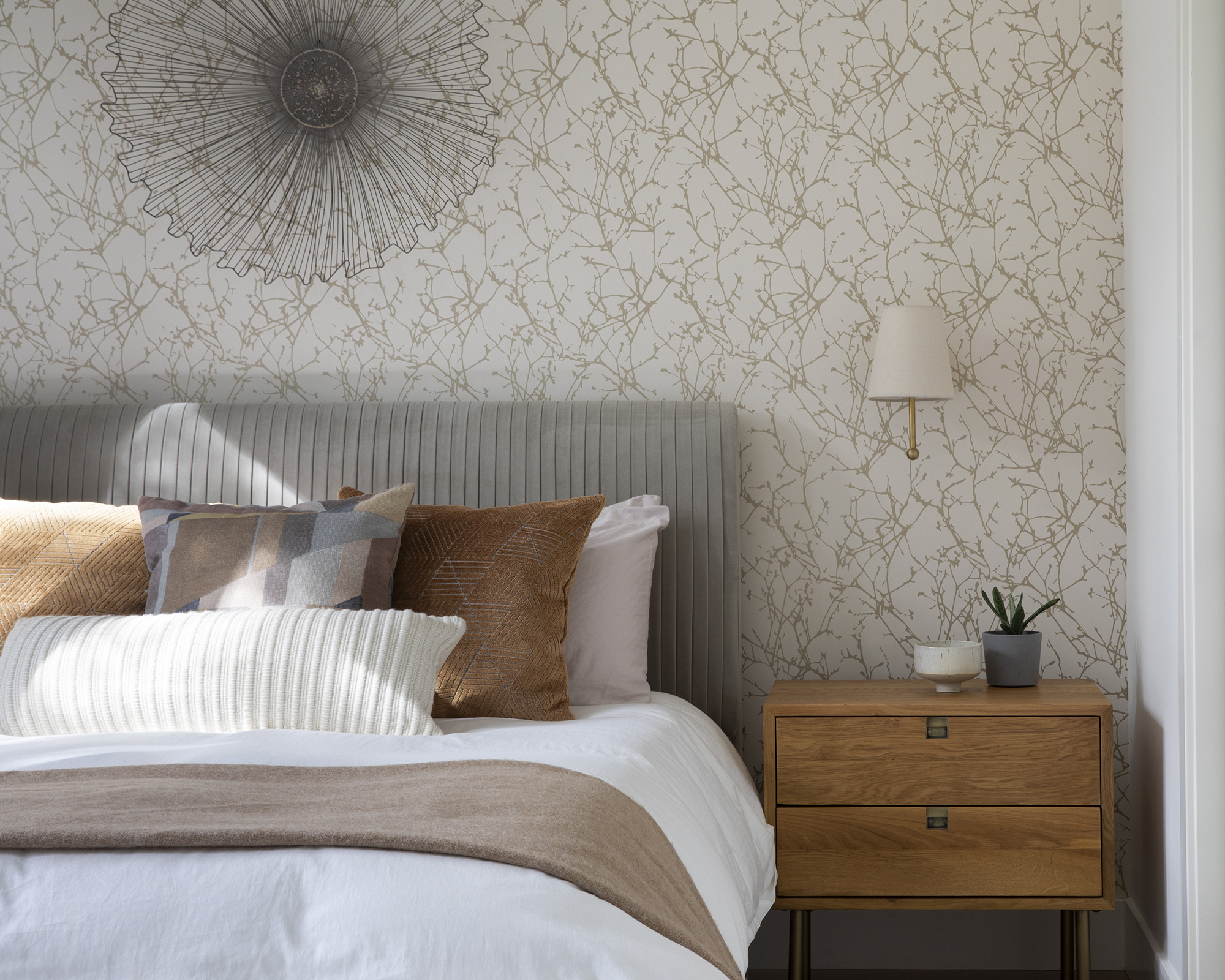 What makes a visitor bed room look low-cost? The 7 giveaways and their cures